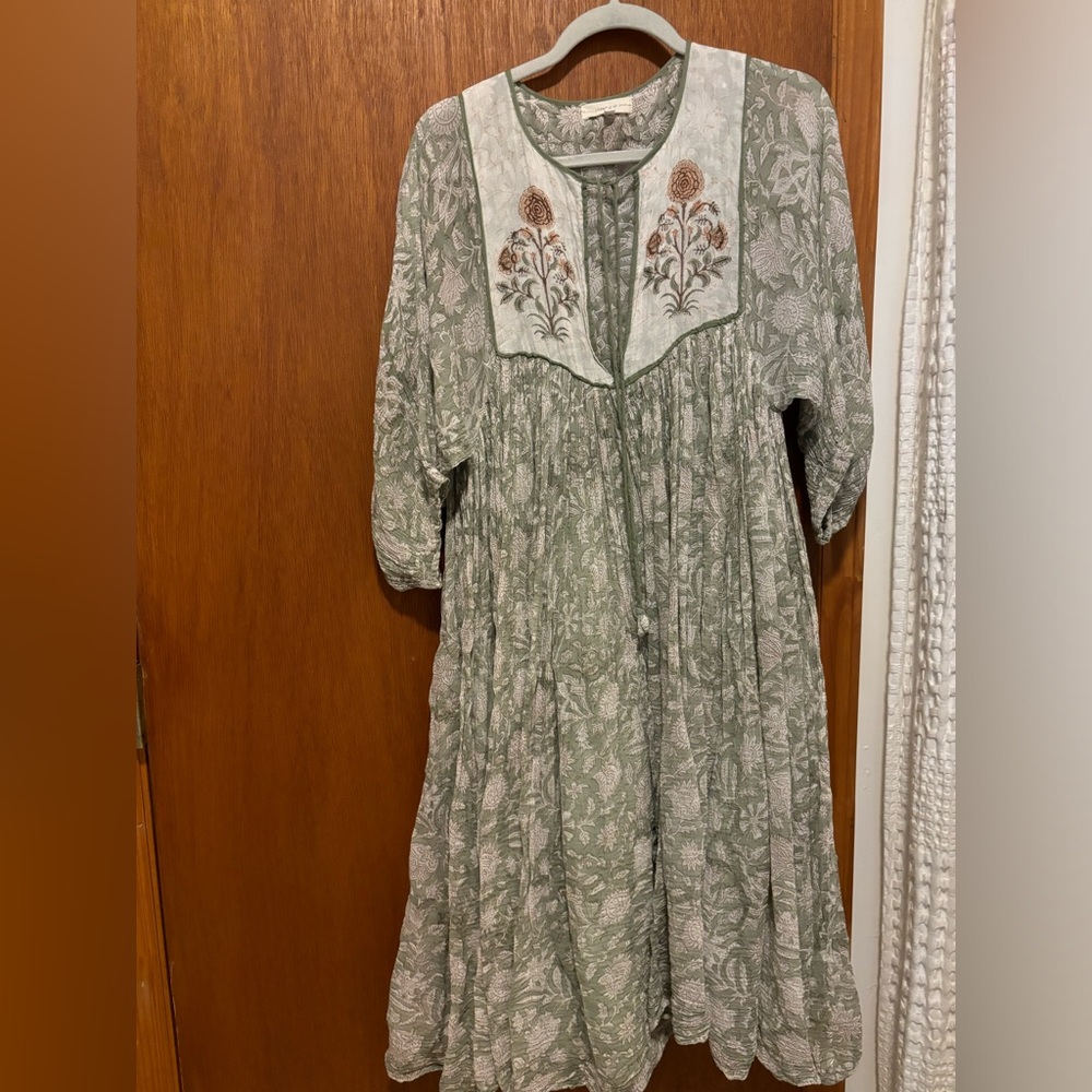 Daughters of India Diya dress in Pistachio size medium